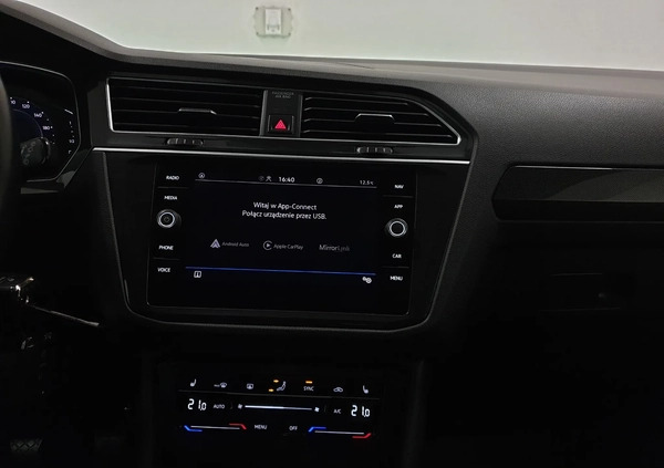 Volkswagen Tiguan cena 124999 przebieg: 126000, rok produkcji 2022 z Debrzno małe 781